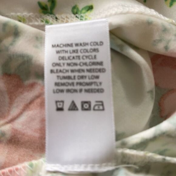 Pioneer Woman Set of 2 long Sleeve V Neck T Shirts Vintage & Burgundy Floral NEW - Picture 4 of 4